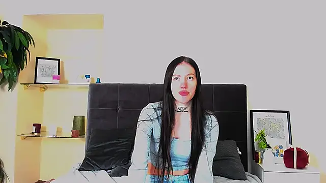 Snapshot of AdrianaCult chatting on 9, 4, 2026 AdrianaCult online show from 9, 4, 2026