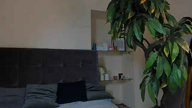 Snapshot of AdrianaCult chatting on 11, 4, 2026 AdrianaCult online show from 11, 4, 2026