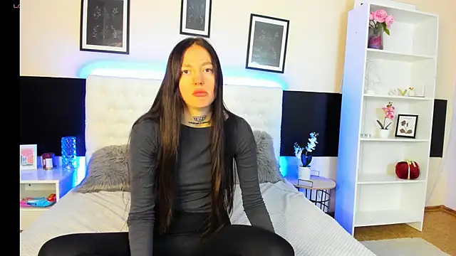 Snapshot of AdrianaCult chatting on 12, 4, 2026 AdrianaCult online show from 12, 4, 2026