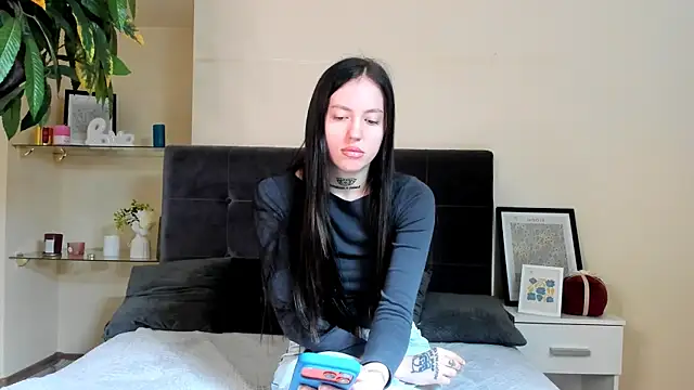 Snapshot of AdrianaCult chatting on 13, 4, 2026 AdrianaCult online show from 13, 4, 2026