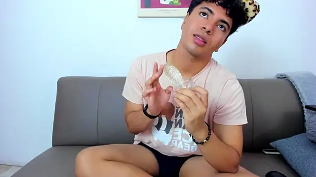 Snapshot of cherry_blossom77 chatting on 18, 12, 2025 cherry blossom77 online show from 18, 12, 2025