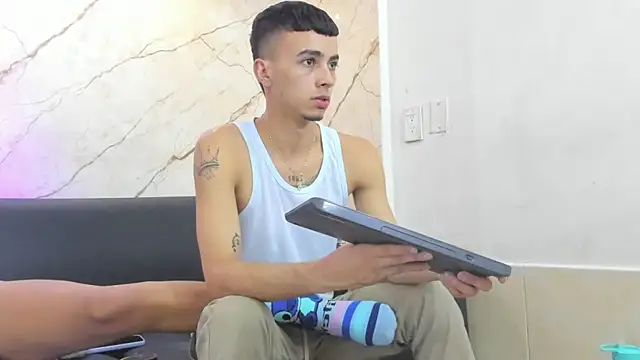 Snapshot of THE_FRANCK_BOY chatting on 21, 12, 2025 THE FRANCK BOY online show from 21, 12, 2025