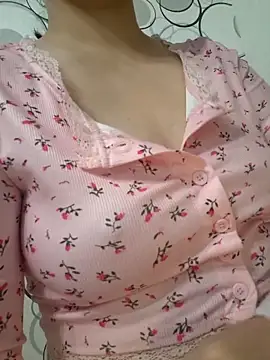 Snapshot of Emilyhomegirl1 chatting on 17, 12, 2025 Emilyhomegirl1 online show from 17, 12, 2025