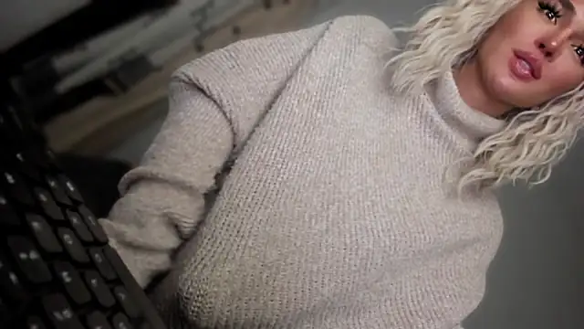 Snapshot of mxshemale_ladyboy chatting on 31, 10, 2025 mxshemale ladyboy online show from 31, 10, 2025