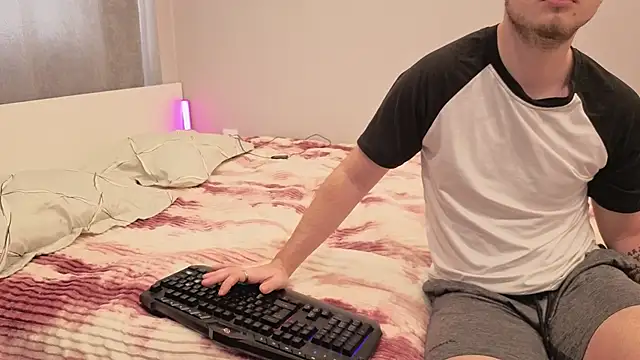 Snapshot of Pearl_couple chatting on 8, 2, 2026 Pearl couple online show from 8, 2, 2026