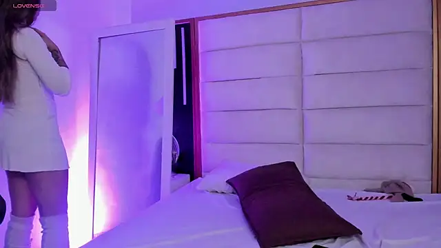 JuliMonroe19 online show from 13, 2, 2026