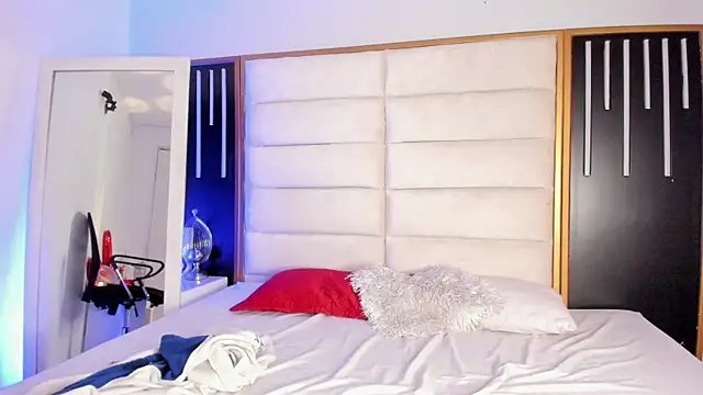 JuliMonroe19 online show from 20, 2, 2026