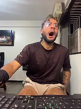 Snapshot of thedragonboyxxx chatting on 23, 3, 2026 thedragonboyxxx online show from 23, 3, 2026