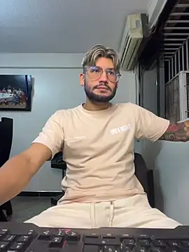 Snapshot of thedragonboyxxx chatting on 25, 3, 2026 thedragonboyxxx online show from 25, 3, 2026