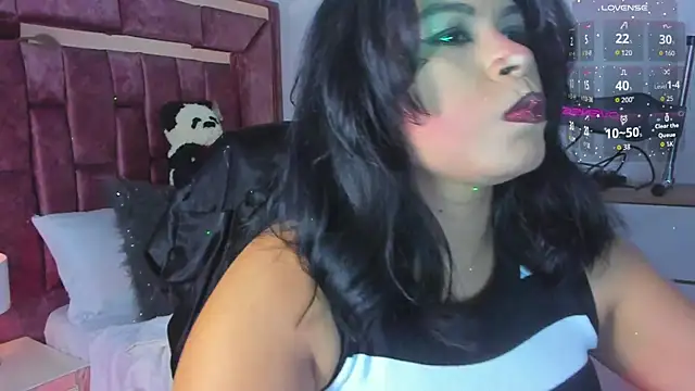 Snapshot of opalo_youns chatting on 21, 12, 2025 opalo youns online show from 21, 12, 2025