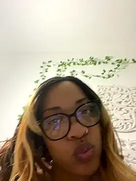 Snapshot of SweeTexasKyn chatting on 17, 12, 2025 SweeTexasKyn online show from 17, 12, 2025