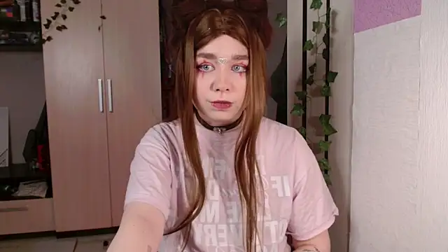 Snapshot of Yuly_Soft chatting on 18, 12, 2025 Yuly Soft online show from 18, 12, 2025