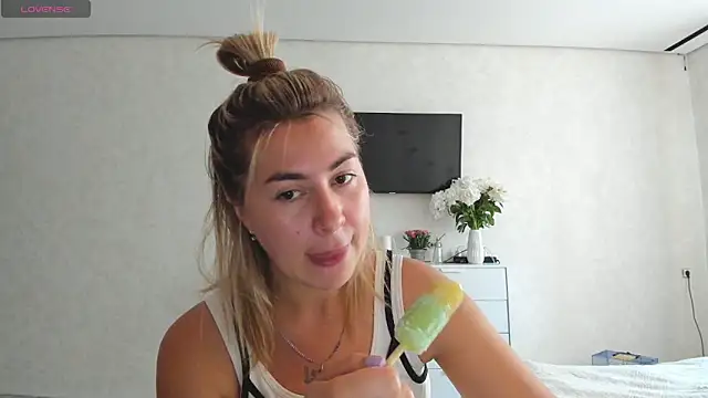 Roxi Joy online show from 5, 6, 2026