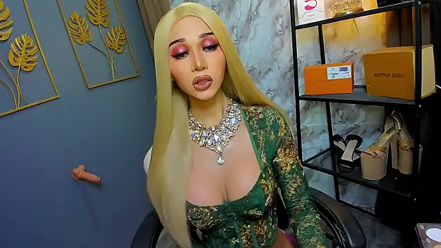 Snapshot of CelinaWintour chatting on 21, 3, 2026 CelinaWintour online show from 21, 3, 2026