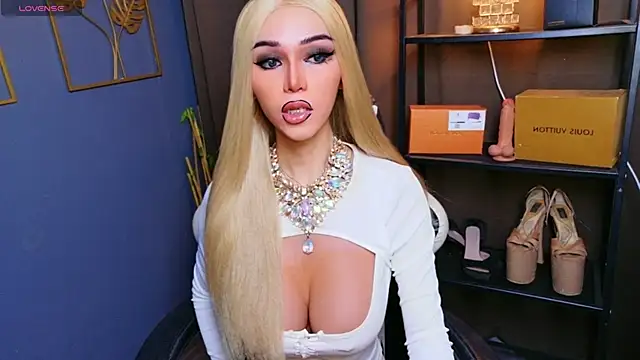 Snapshot of CelinaWintour chatting on 27, 3, 2026 CelinaWintour online show from 27, 3, 2026