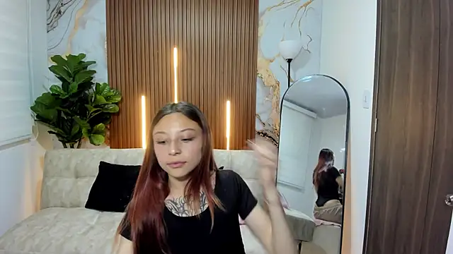 Nickie reed  online show from 17, 12, 2025