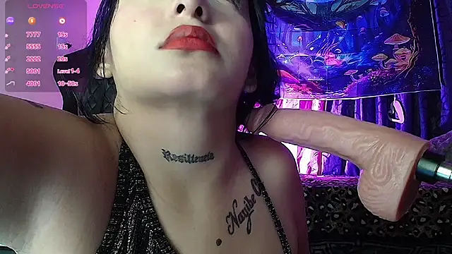 Snapshot of Noxveeltt chatting on 5, 4, 2026 Noxveeltt online show from 5, 4, 2026