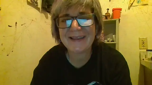 Snapshot of becky1111 chatting on 4, 7, 2026 becky1111 online show from 4, 7, 2026