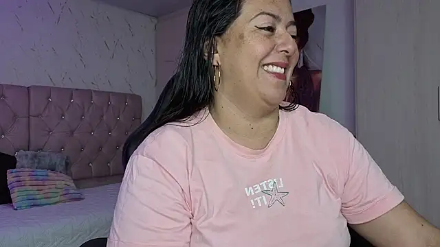 Snapshot of evelyn_harpeery chatting on 9, 6, 2026 evelyn harpeery online show from 9, 6, 2026