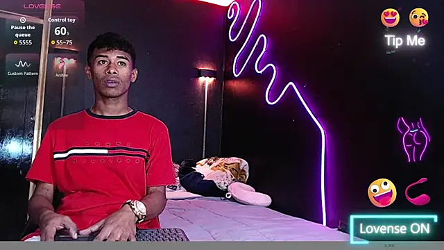 Snapshot of Yoim_Williams chatting on 20, 12, 2025 Yoim Williams online show from 20, 12, 2025