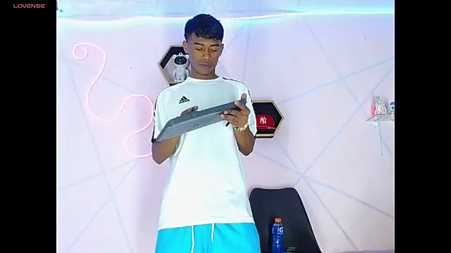 Snapshot of Yoim_Williams chatting on 21, 12, 2025 Yoim Williams online show from 21, 12, 2025