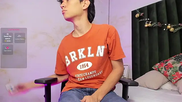 Snapshot of Aron_valverde chatting on 18, 12, 2025 Aron valverde online show from 18, 12, 2025