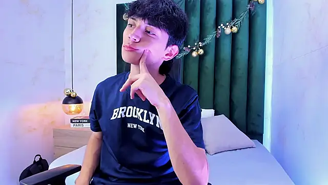 Snapshot of Aron_valverde chatting on 21, 12, 2025 Aron valverde online show from 21, 12, 2025