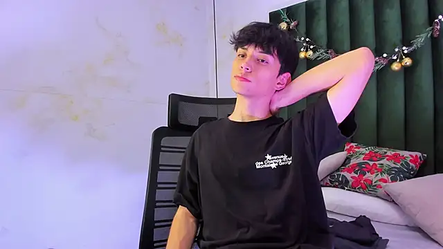 Snapshot of Aron_valverde chatting on 23, 12, 2025 Aron valverde online show from 23, 12, 2025