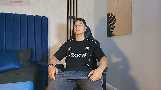 Noah Clarkk online show from 12, 5, 2026