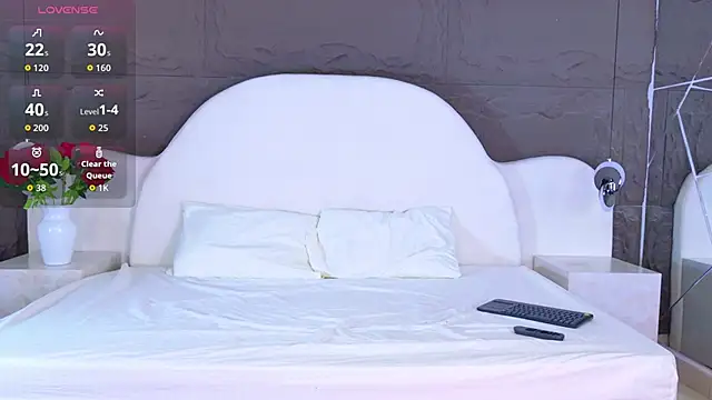 NahomiChocolate online show from 22, 12, 2025