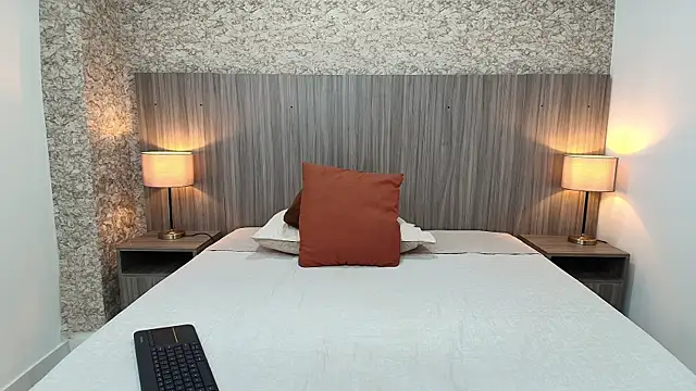 zoe bermudez online show from 23, 12, 2025