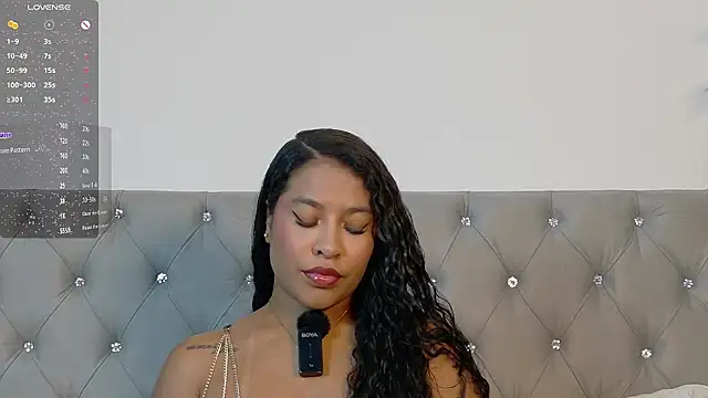 Snapshot of izzybelmonth12 chatting on 8, 1, 2026 izzybelmonth12 online show from 8, 1, 2026