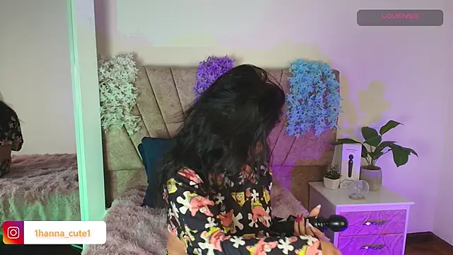 hannaa cute online show from 28, 4, 2026
