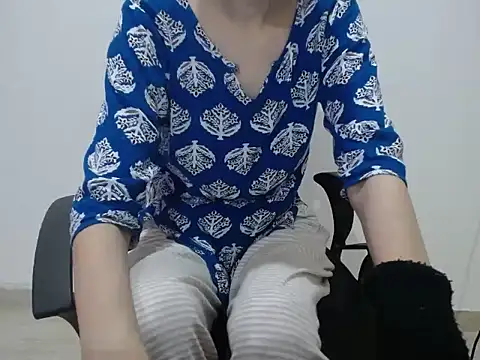 Snapshot of Farhana_beautyfull chatting on 3, 4, 2026 Farhana beautyfull online show from 3, 4, 2026