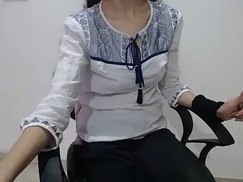 Snapshot of Farhana_beautyfull chatting on 9, 4, 2026 Farhana beautyfull online show from 9, 4, 2026