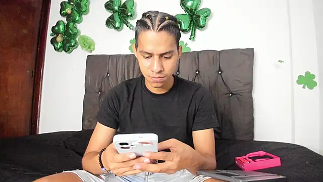 Victor LatinBoy online show from 8, 5, 2026