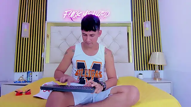 Snapshot of Sweet_kevin1 chatting on 21, 12, 2025 Sweet kevin1 online show from 21, 12, 2025