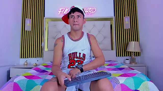 Snapshot of Sweet_kevin1 chatting on 22, 12, 2025 Sweet kevin1 online show from 22, 12, 2025