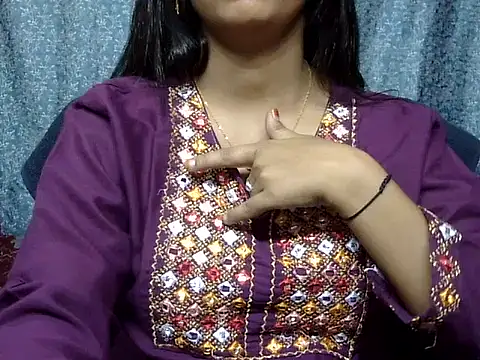 cute Dirty Diva online show from 7, 5, 2026