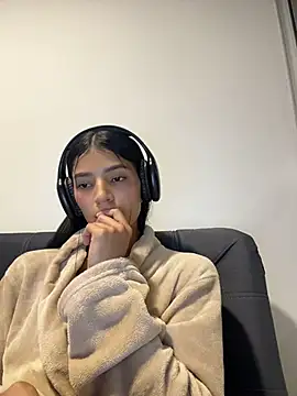 Ema Rose  online show from 18, 6, 2026