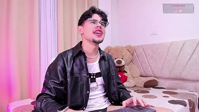 isaac saenzs online show from 8, 2, 2026