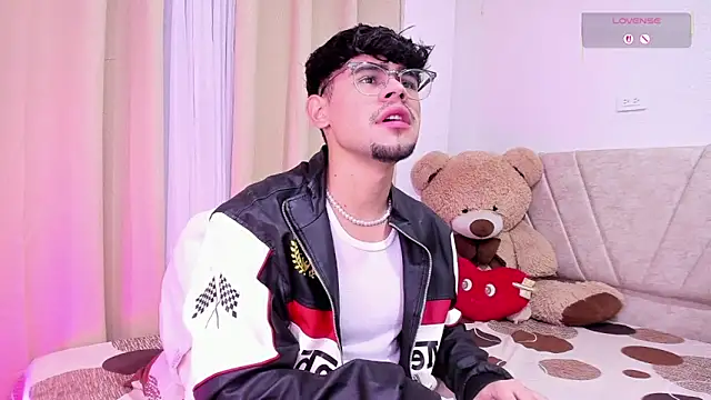 isaac saenzs online show from 9, 2, 2026