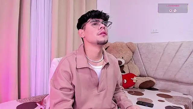 isaac saenzs online show from 13, 2, 2026