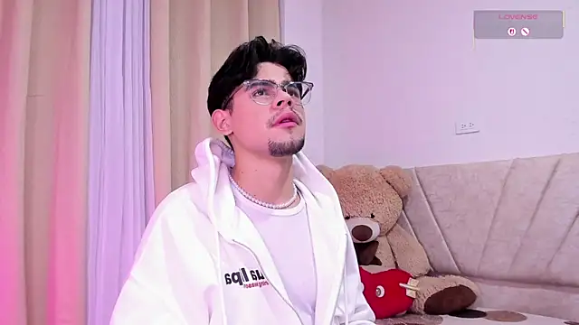 isaac saenzs online show from 16, 2, 2026