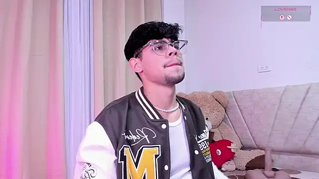 isaac saenzs online show from 19, 2, 2026