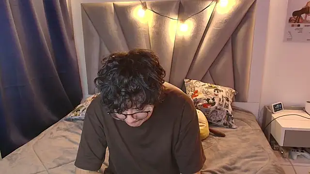 VelvetKai nom online show from 13, 4, 2026