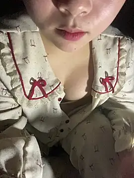 Snapshot of lili-roze chatting on 10, 4, 2026 lili-roze online show from 10, 4, 2026