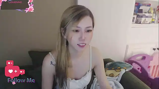 Snapshot of whitecat13 chatting on 13, 5, 2026 whitecat13 online show from 13, 5, 2026