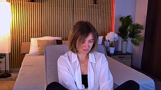 EmeraldGlow online show from 2, 5, 2026