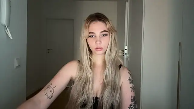 Snapshot of TeenLily chatting on 29, 6, 2026 TeenLily online show from 29, 6, 2026